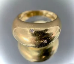 Bague Dôme en or jaune 18 carats sertie de diamants