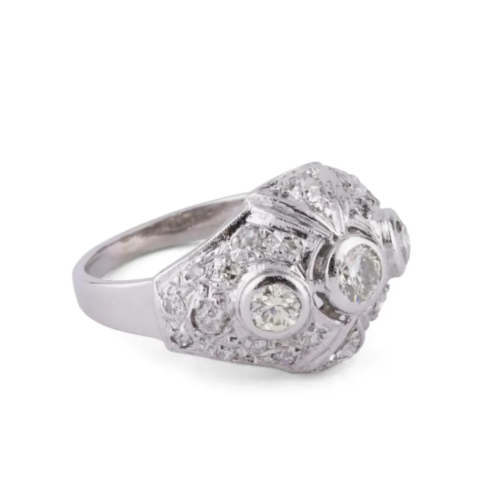 Bague dôme en platine, diamants