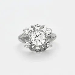 Bague dôme en platine, or blanc et diamants