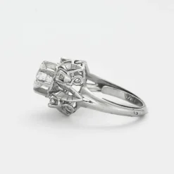 Bague dôme en platine, or blanc et diamants