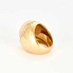 Bague dôme, or jaune, corail peau d'ange, diamants