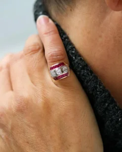 Bague Dôme Or Rose Diamants et Calibrés de Rubis Verneuil