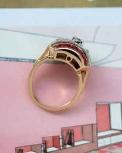 Bague Dôme Or Rose Diamants et Calibrés de Rubis Verneuil