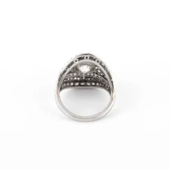 Bague dôme ornée d'un diamant central