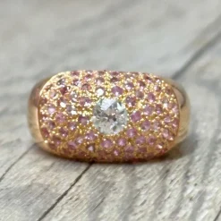 Bague dôme saphirs roses diamant