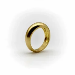 Bague dôme Signature en or 22 carats