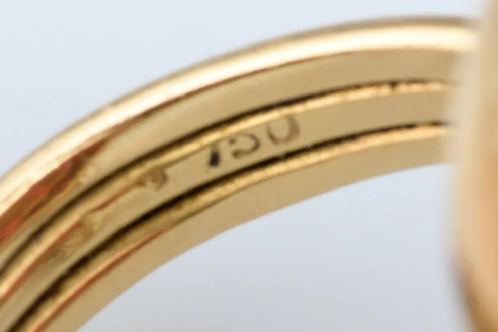 Bague Dome or jaune 18 carats Grenat 11,20 carats