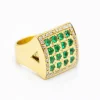 Bague d'or avec des diamants et des émeraudes