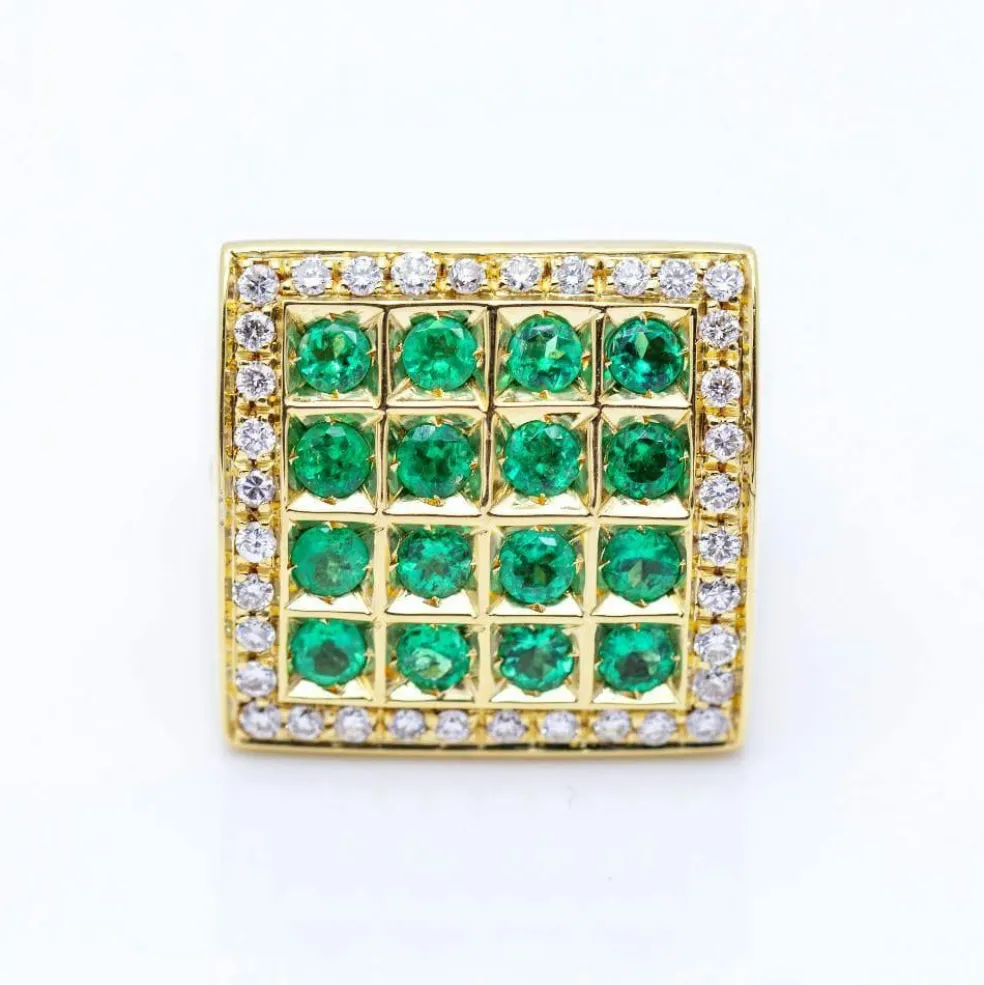 Bague d'or avec des diamants et des émeraudes