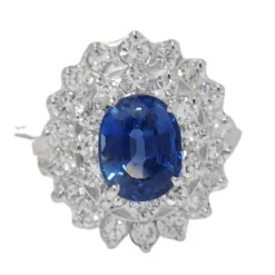 Bague double entourage en or blanc, saphir et diamants