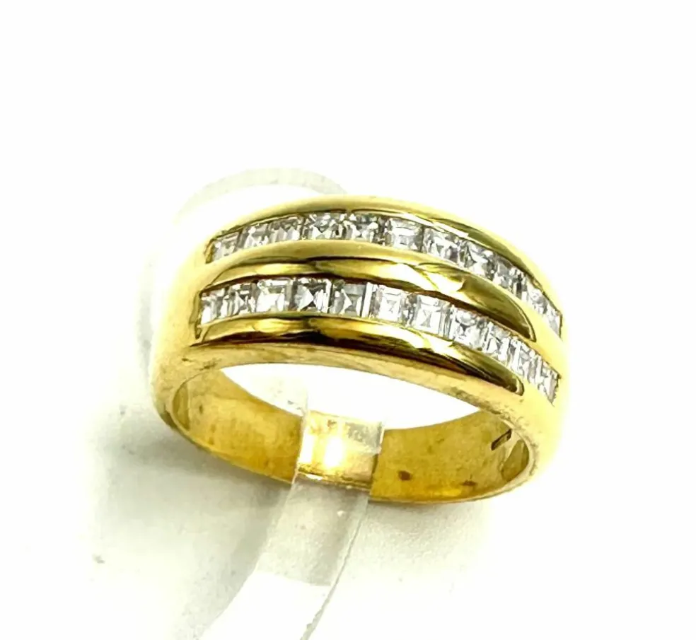 Bague double piste avec diamants.