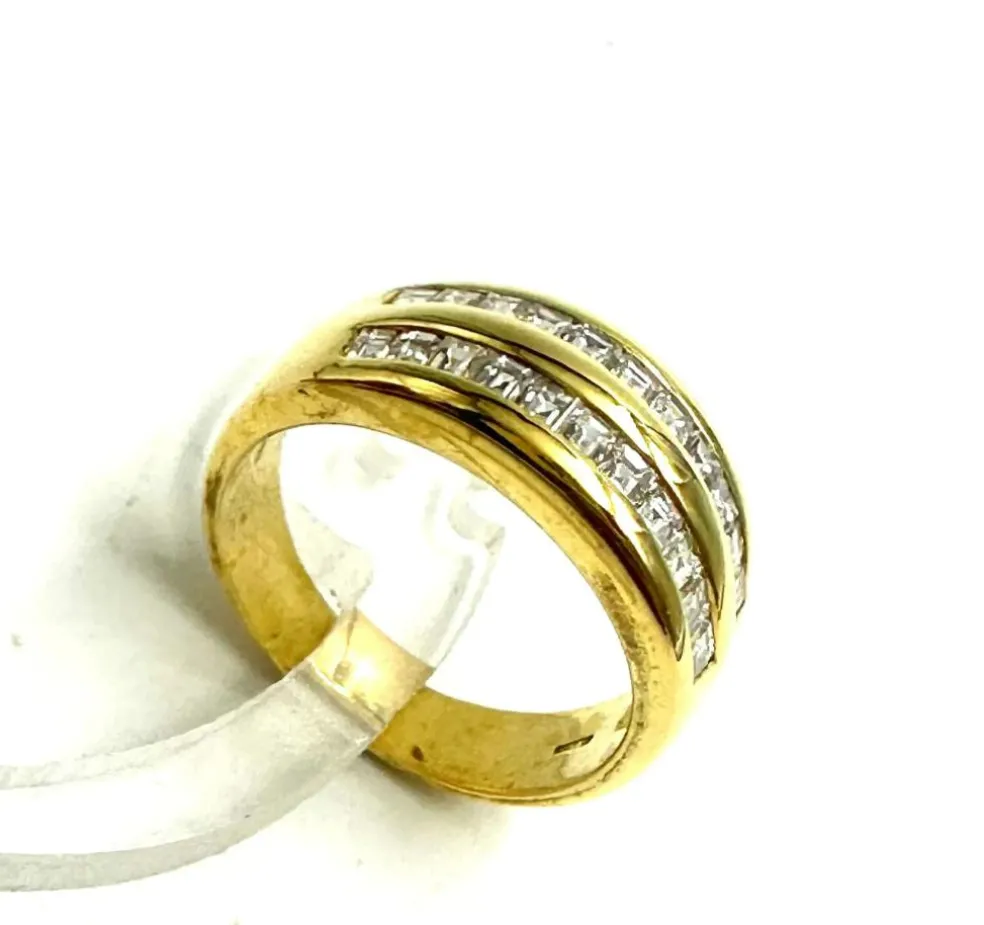 Bague double piste avec diamants.