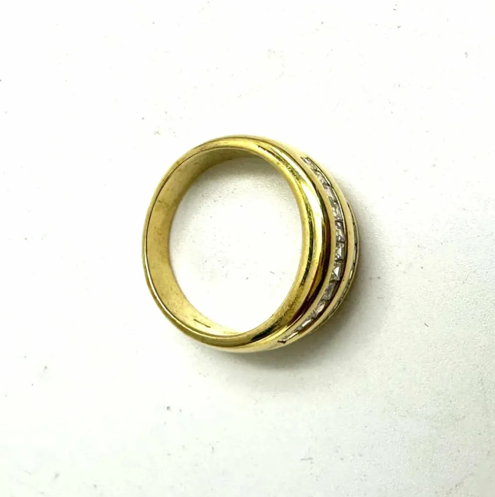Bague double piste avec diamants.