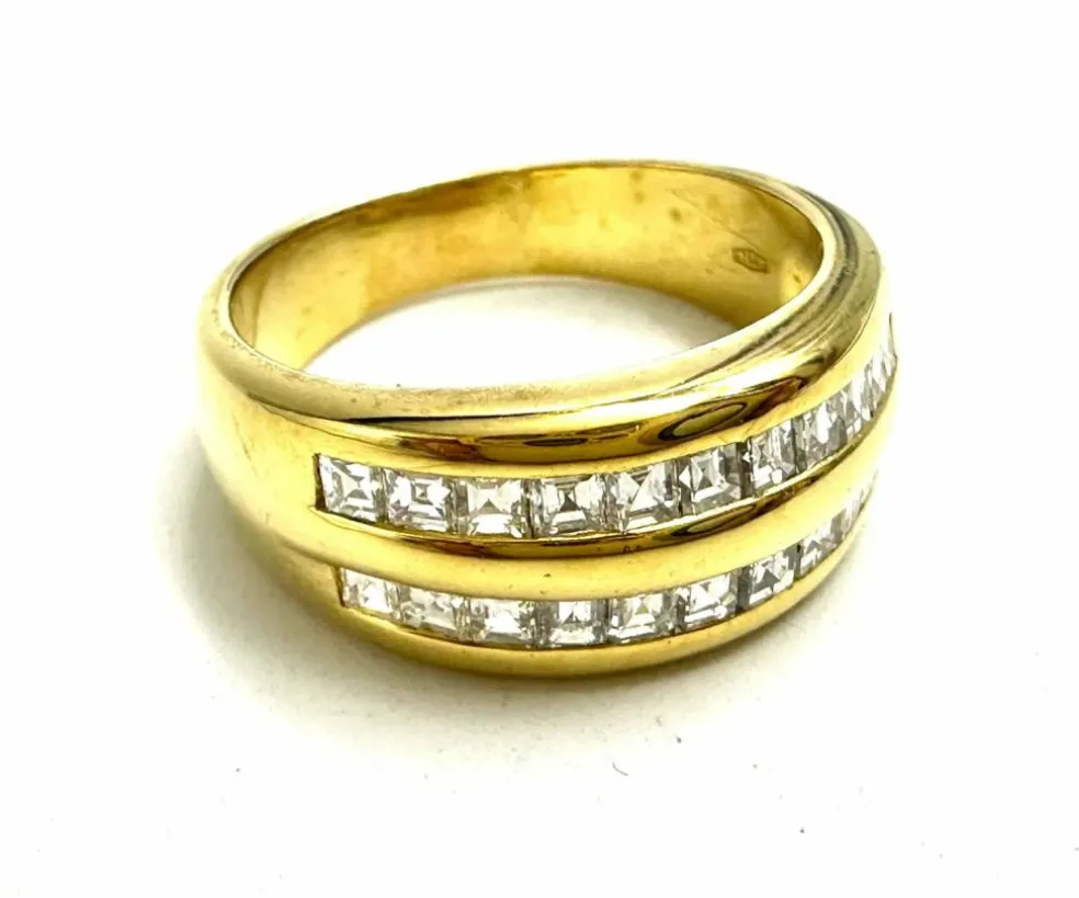 Bague double piste avec diamants.