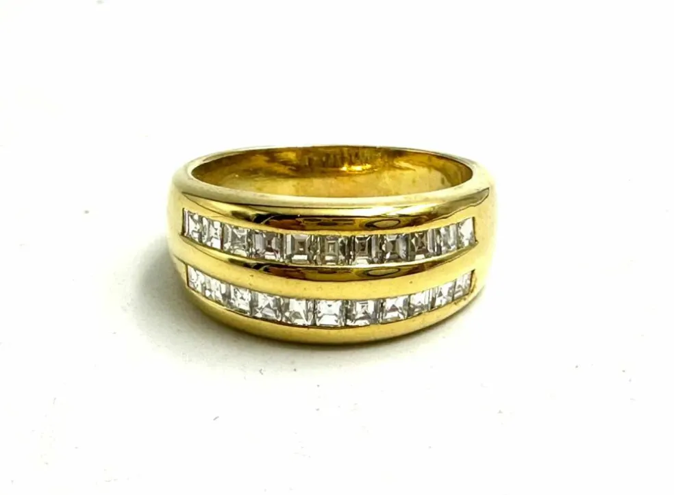 Bague double piste avec diamants.