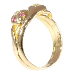Bague double serpent de l'époque victorienne : symbole d'éternité avec diamants et rubis