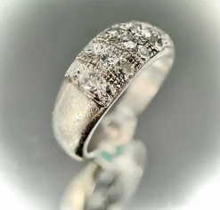 Bague d'époque année 1960/70 or blanc diamants