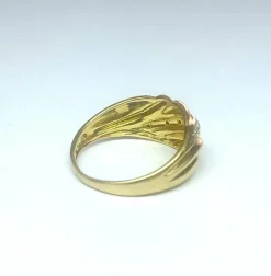 Bague drapé en or jaune, gris et diamants