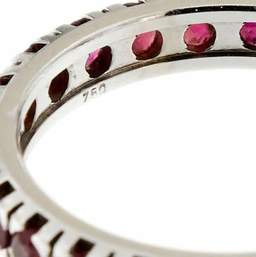 Bague d'éternité avec rubis
