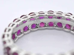 Bague d'éternité double en or blanc avec rubis