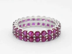 Bague d'éternité double en or blanc avec rubis