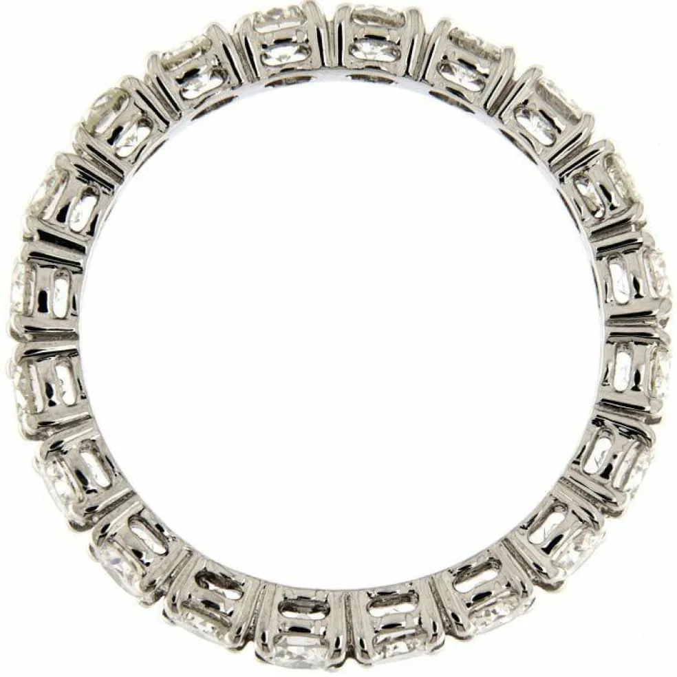 Bague d'éternité en or blanc avec diamants