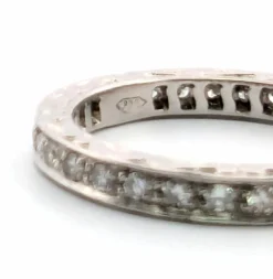 Bague d'éternité en platine et diamants