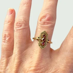 BAGUE DU DÉBUT DU XXE SIÈCLE (1900) EN OR 18 KT AVEC DIAMANTS ET RUBIS