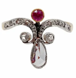 Bague duchesse antique or, diamant poire, rubis et diamant