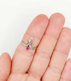 Bague duchesse antique or, diamant poire, rubis et diamant