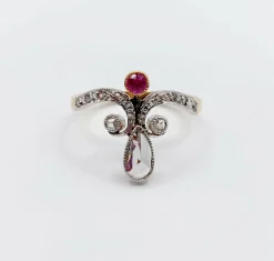 Bague duchesse antique or, diamant poire, rubis et diamant