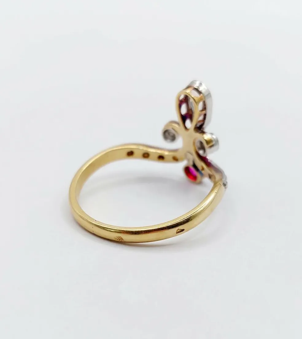 Bague duchesse antique or, diamant poire, rubis et diamant