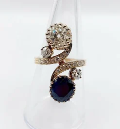 Bague duchesse or rose diamants taille ancienne, saphir épaulé (circa 1950)