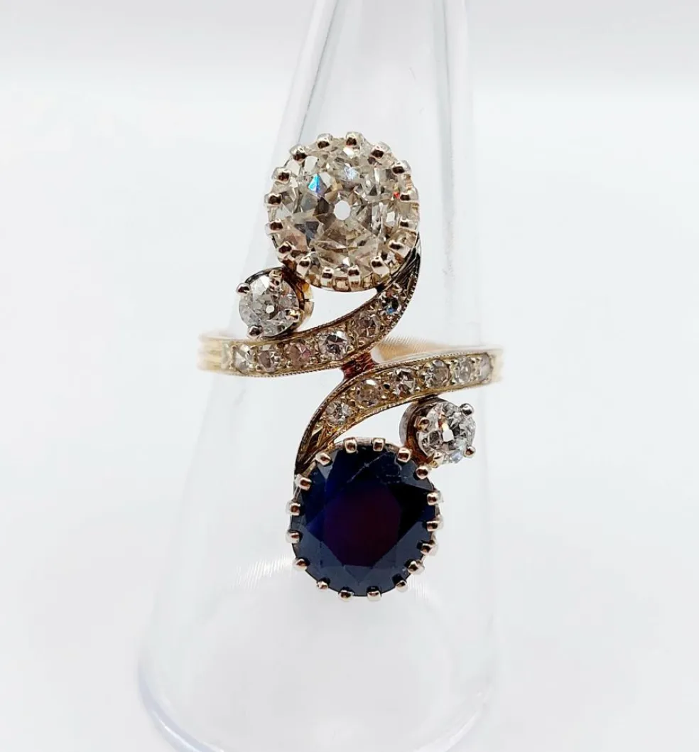 Bague duchesse or rose diamants taille ancienne, saphir épaulé (circa 1950)