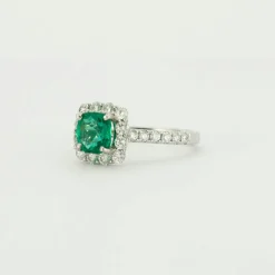 Bague Emeraude coussin Diamants