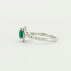 Bague Emeraude coussin Diamants