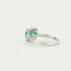 Bague Emeraude coussin Diamants
