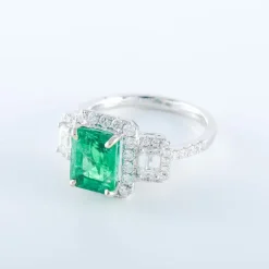 Bague Emeraude entourage Diamants