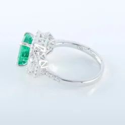 Bague Emeraude entourage Diamants