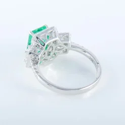 Bague Emeraude entourage Diamants