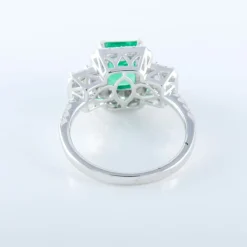 Bague Emeraude entourage Diamants