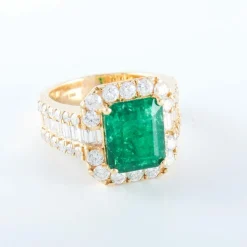 Bague Emeraude entourage Diamants