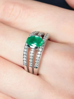Bague Emeraude ovale Diamants