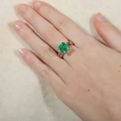 Bague Emeraude rectangulaire Diamants