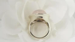 Bague en blanc, quartz rose et diamants