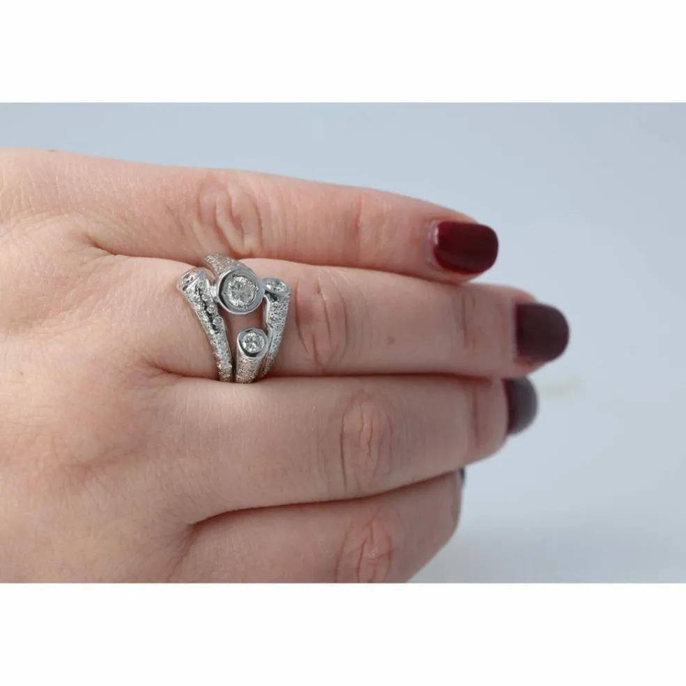 BAGUE EN DIAMANT