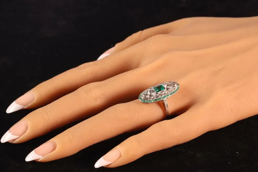 Bague en diamant avec émeraude