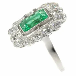 Bague en diamant avec émeraude