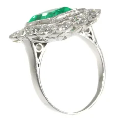 Bague en diamant avec émeraude