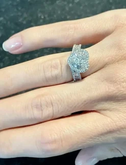 Bague en forme de coeur or blanc diamants